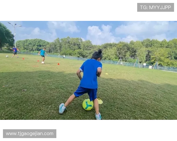 梦中与足球明星共度训练时光的奇妙体验与启示